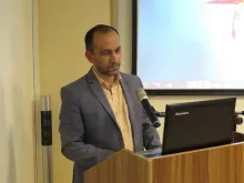 طراحی سامانه تصمیم‌یار هوشمند با رویکرد فرایادگیری: مورد مطالعه ارزیابی عملکرد مؤسسه‌های پژوهشی ایران