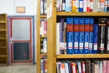 تسهیل دسترسی به خدمات و منابع کتابخانه ایرانداک برای معلولان و افراد کم‌توان